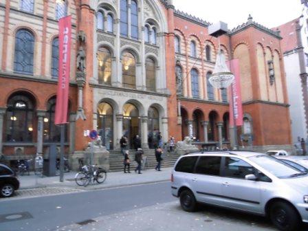 BuchLust 2012: Vor dem Gebäude