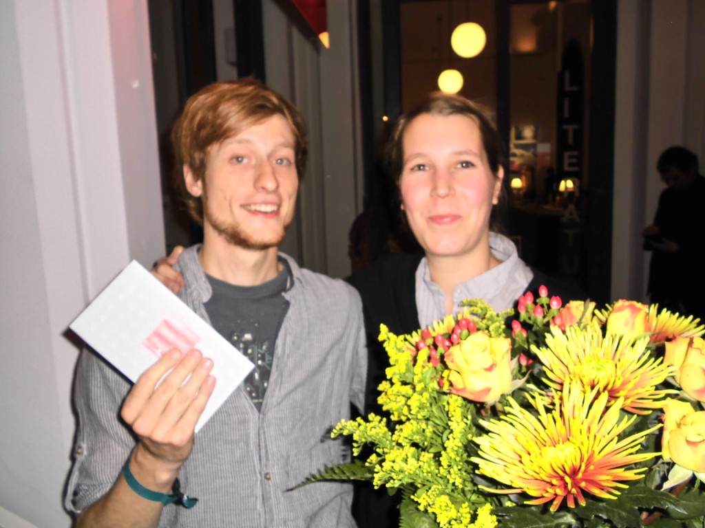 Der Publikumspreis 2012 geht an den avant-verlag, verteten durch Matthias Wendrich und Mona Koch 
