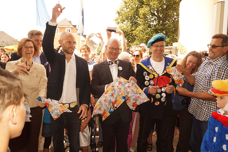 Ausgelassene Stimmung bei der Eröffnung des Erika Fuchs Hauses