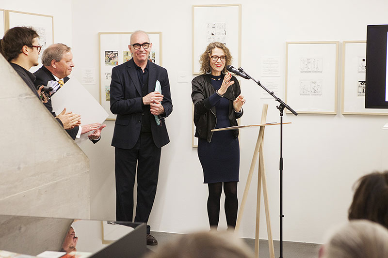 Joost Swarte und Anette Gehrig bei der Ausstellungseröffnung einer Swarte-Schau im Caroonmuseum Basel