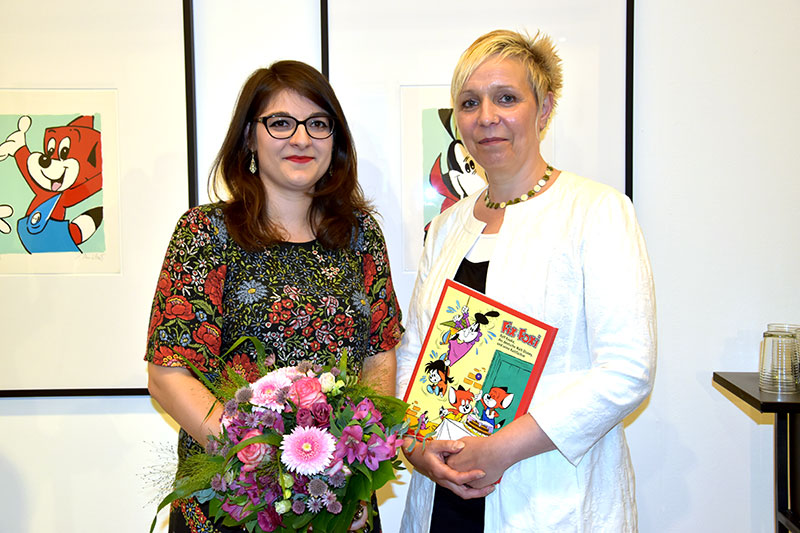 Linda Schmitz mit Museumsdirektorin Dr. Christine Vogt