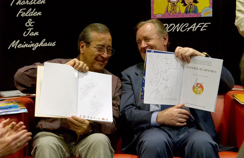 Albert Uderzo und Disney-Zeichner Vicar, 2004. (c) Uwe Zimmermann