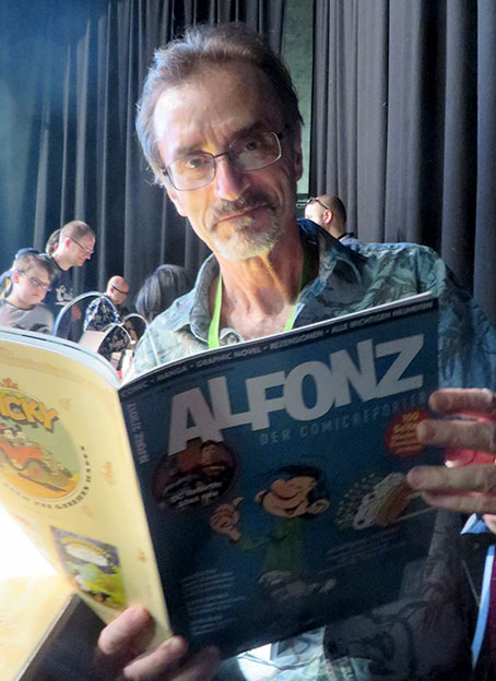 Rubén Pellejero liest ALFONZ. Foto © 2017 Edition Alfons