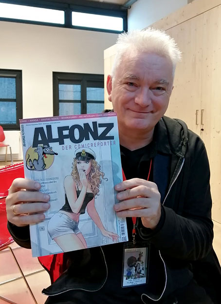 Auch Mike Perkins liest ALFONZ. Foto © 2023 Edition Alfons