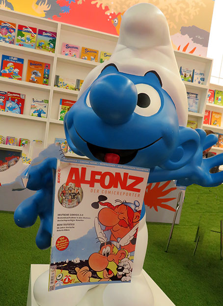 Die Schlümpfe lesen ALFONZ. Foto © 2018 Edition Alfons