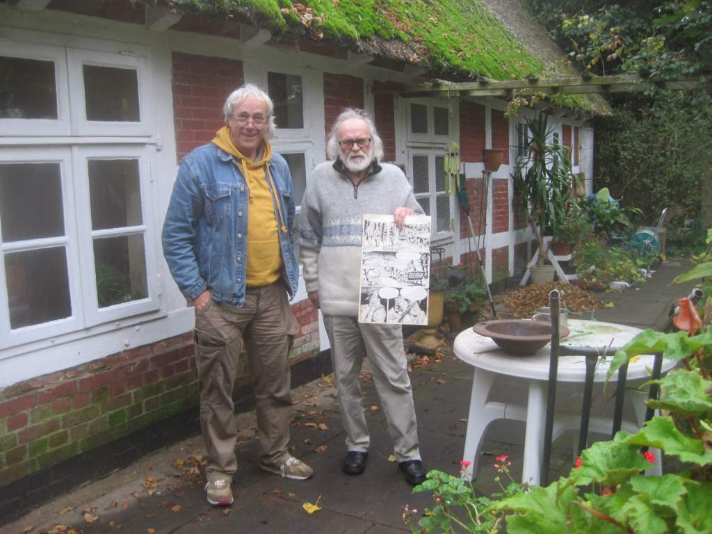 Hartmut Becker und Dieter Kalenbach vor dem Domizil des Zeichners (Oktober 2012)