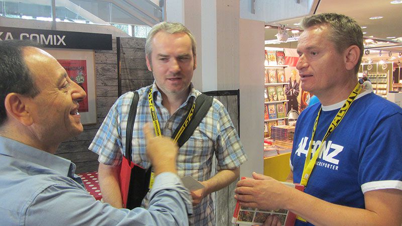 Michel Kichka (links) im Gespräch mit Armin und Matthias Hofmann
