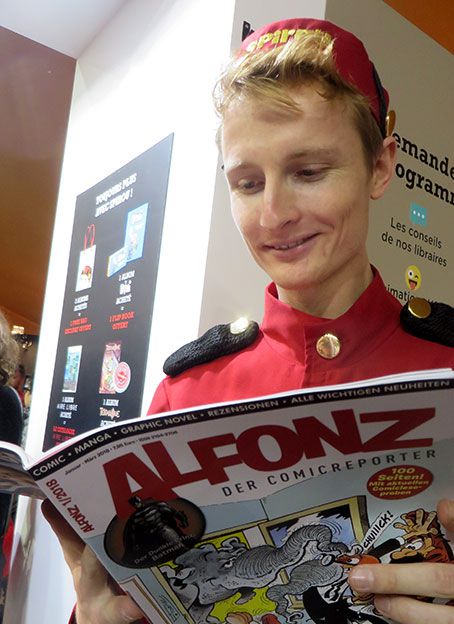 Spirou liest ALFONZ. Foto © 2018 Edition Alfons